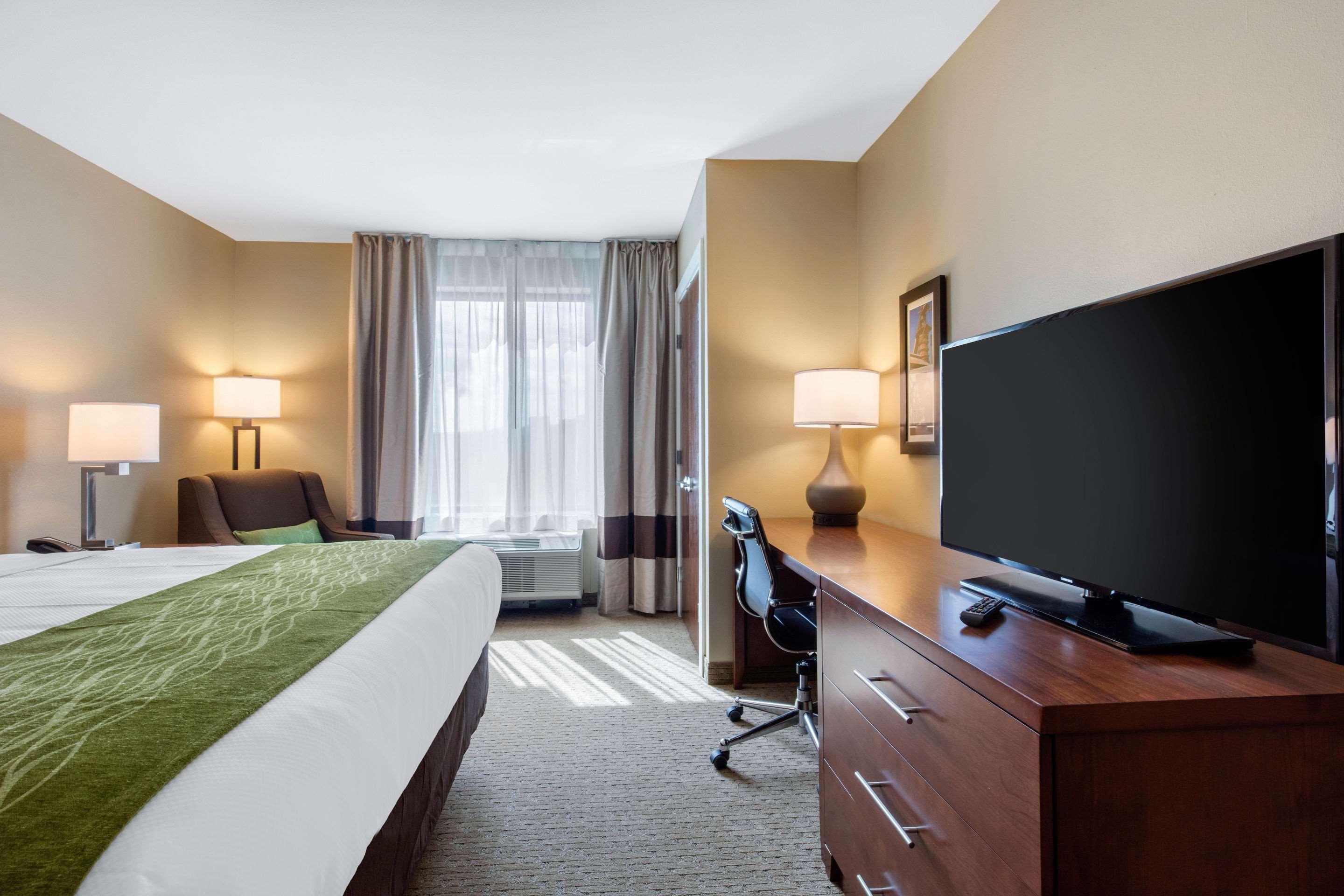 Comfort Inn & Suites At Crossplex Village Birmingham Exteriör bild