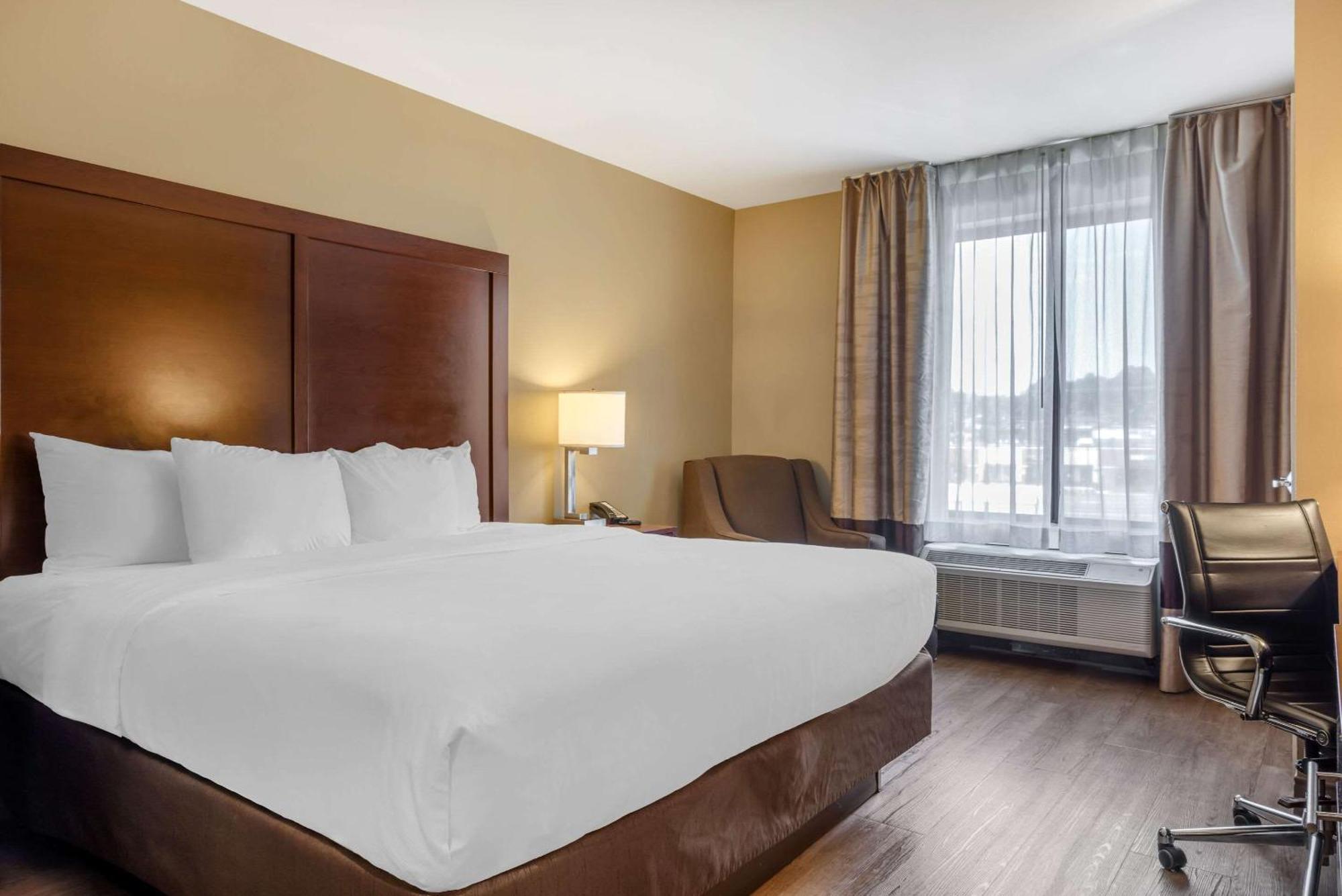Comfort Inn & Suites At Crossplex Village Birmingham Exteriör bild